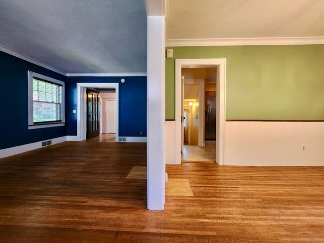 Building Photo - 3 bd 1 ba House | Charlotte | Off street P...