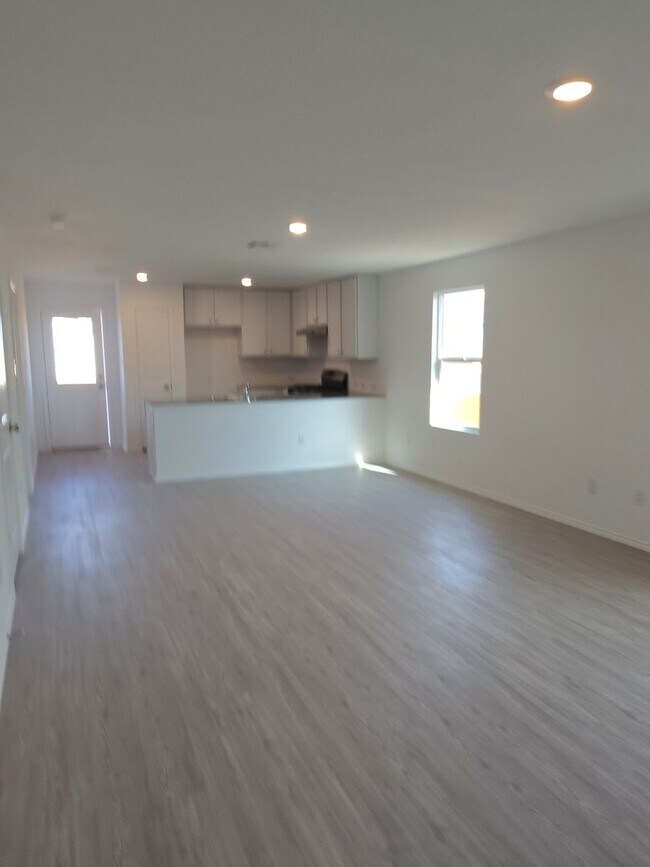 Building Photo - Converse Area - Knox Ridge