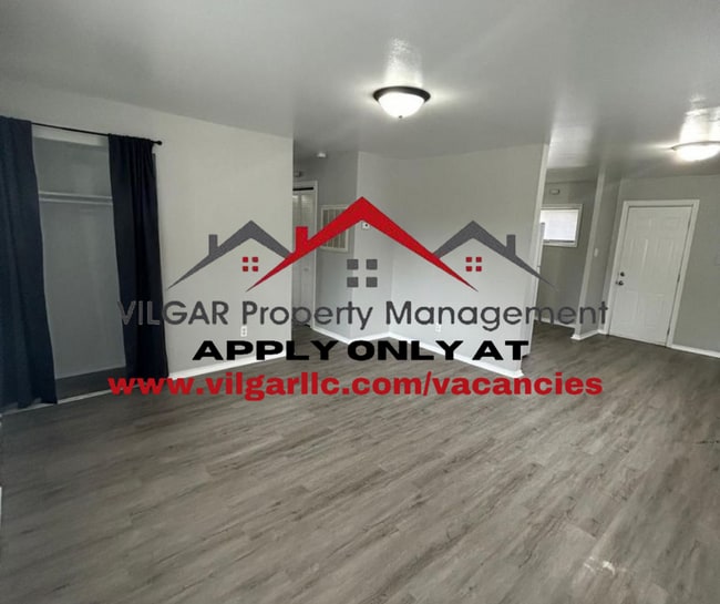 Building Photo - Step into this freshly updated 3 bed, 1 ba...