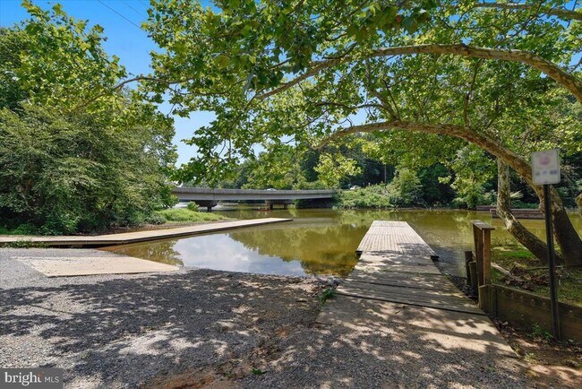 Building Photo - 5913 Spruce Run Ct