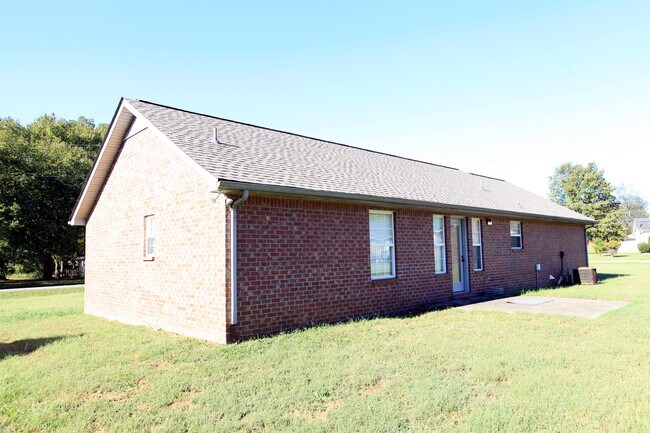 Building Photo - 546 Carter Ln