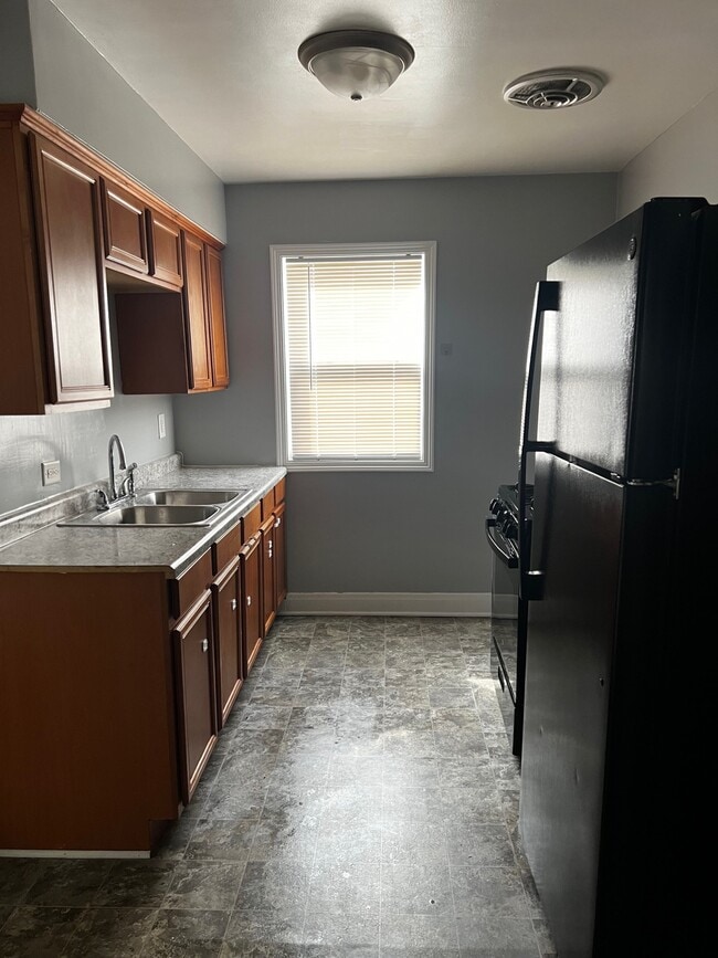 Building Photo - 837 Floyd St