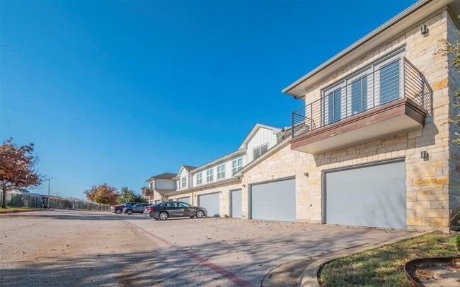 Building Photo - 2101 Town Centre Dr