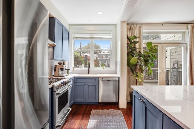 Primary Photo - 1133 4th St NE