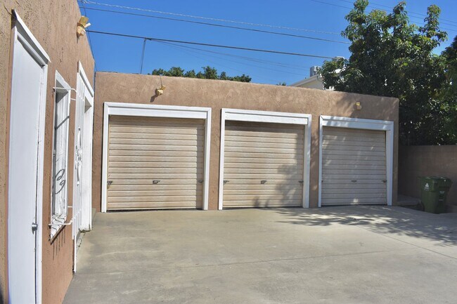Building Photo - 1260 W 9th St