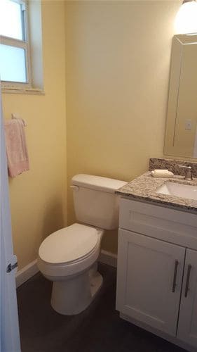 Building Photo - 604 NE 2nd St