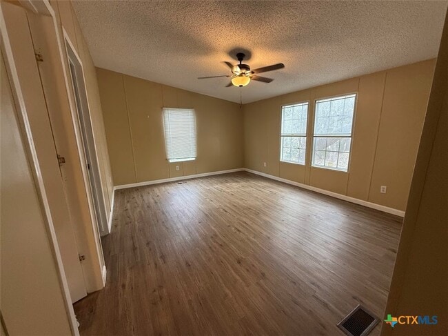 Building Photo - 136 Sonnyland Dr