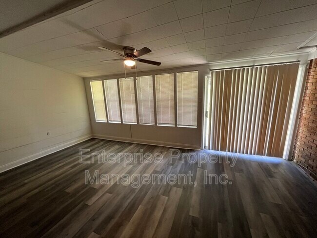 Building Photo - 1343 Dove St