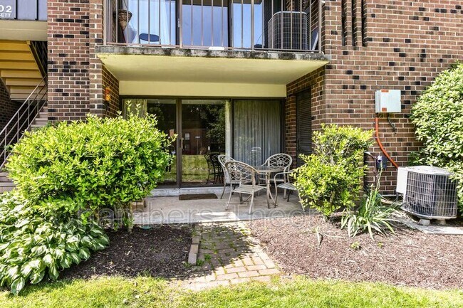 Building Photo - 7802 Dassett Ct