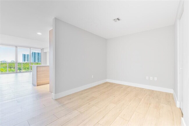 Building Photo - 16385 Biscayne Blvd