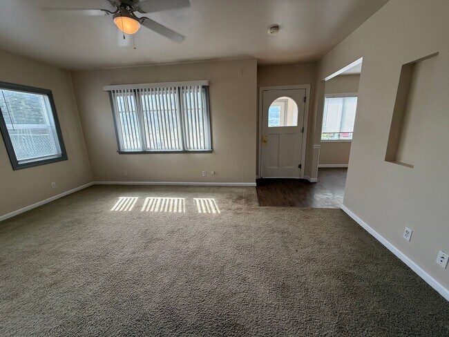 Building Photo - Now renting 3 bedroom House
