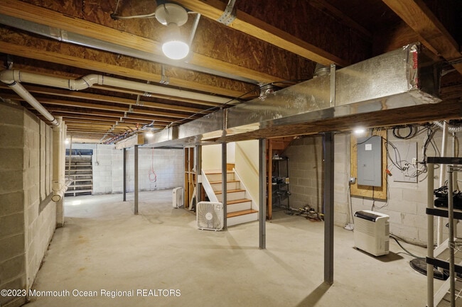 Building Photo - 111 Main St