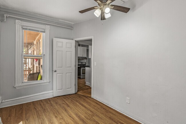 Building Photo - 921 20th Ave NE