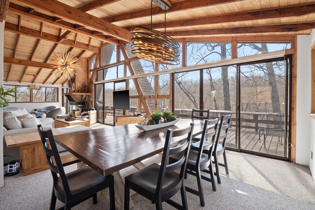 Building Photo - 1216 Whitetail Lake Dr