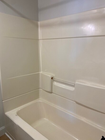 Building Photo - 20 Juniper Ln