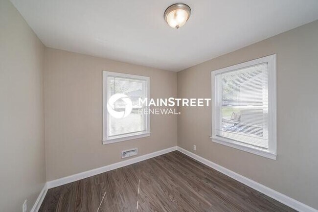 Building Photo - 4 Bedroom Pet-Friendly Home in Louisville,...