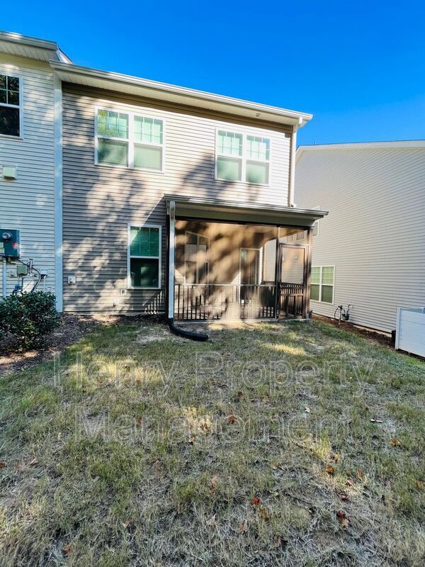 Building Photo - 1018 Brightskies St