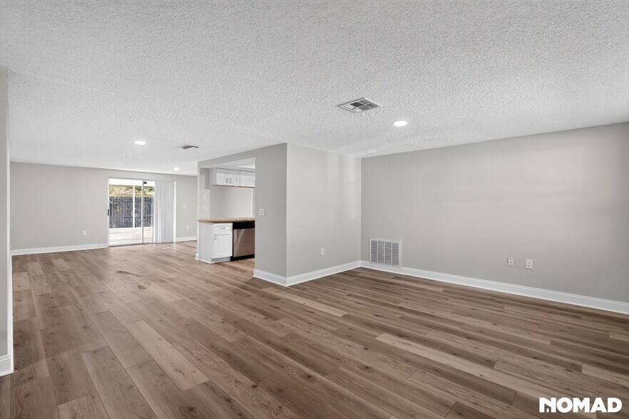 Building Photo - 4846 Dogwood St