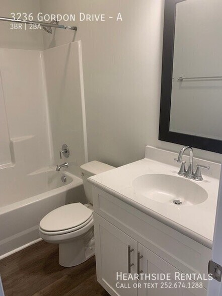 Building Photo - 3236 Gordon Dr