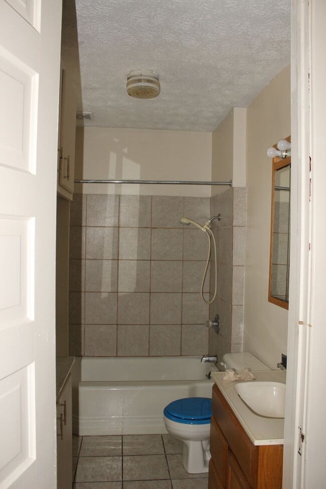 Building Photo - PRELEASING for AUGUST! Close to Campus: Dishwasher and Washer/Dryer Included