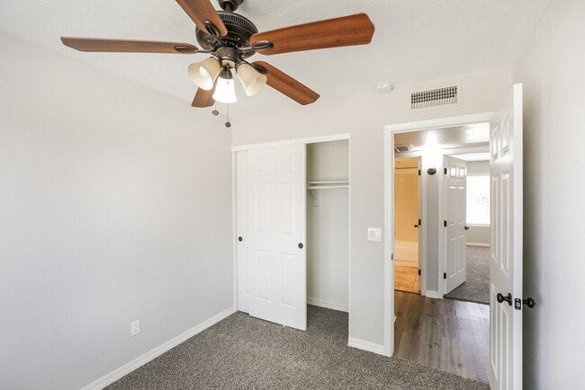 Building Photo - 1419 N Rowen