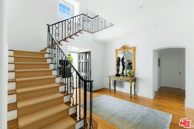 Building Photo - 615 Trenton Dr