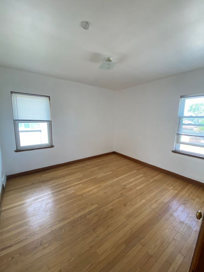 Building Photo - 3904 W Greenfield Ave