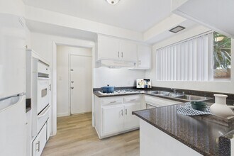 Building Photo - Dickens Apartments