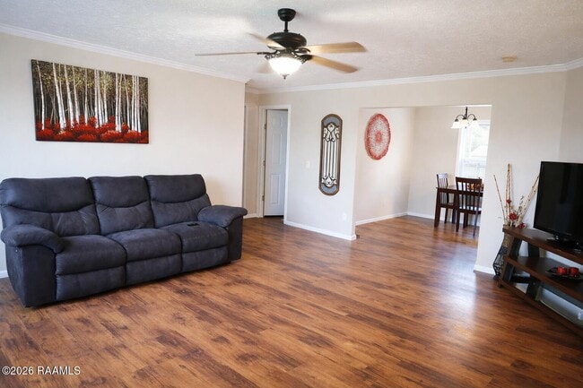 Building Photo - 206 Windcreek Ln