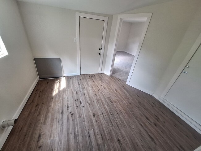 Building Photo - 3 bedroom, 1 bath