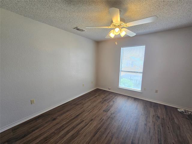 Building Photo - 900 Meadow Cir N