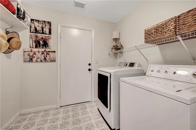 Building Photo - 1405 Sunblush Ln