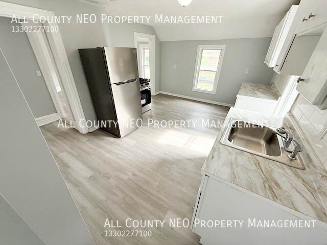 Building Photo - 2056 W 95th St
