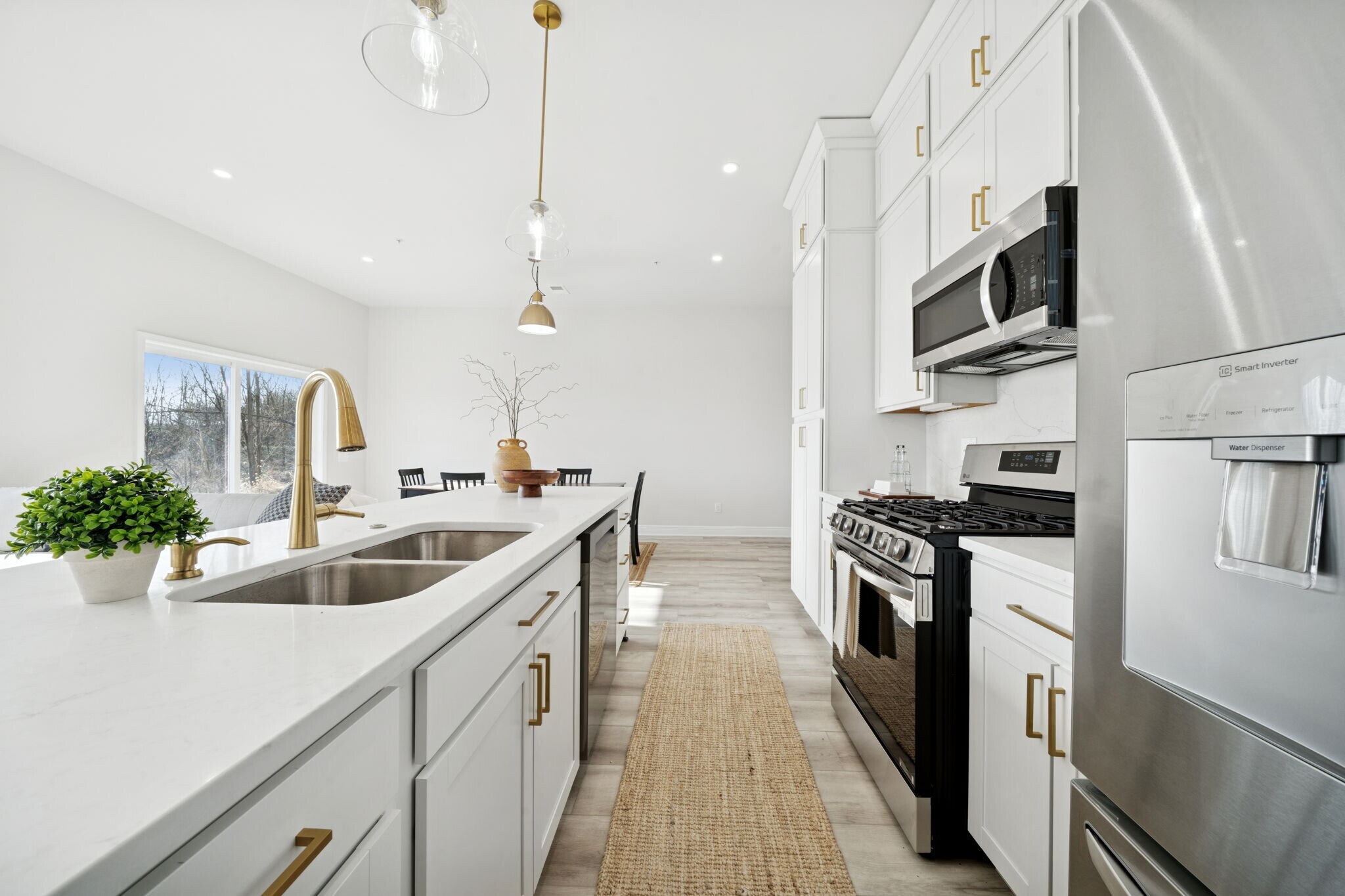 Building Photo - 2213 Lebanon Dr