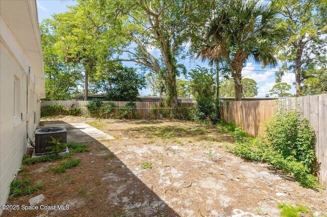 Building Photo - 1104 Azalea Ln