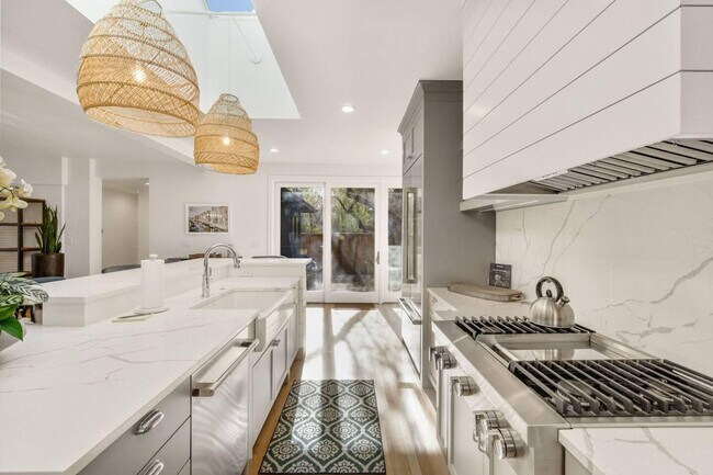 Building Photo - 1500 W Mulberry St