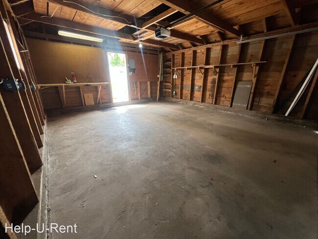 Building Photo - 2 br, 1 bath House - 1443 N Canyon St