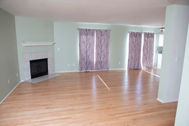 Building Photo - 38286 Brook Dr