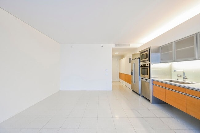 Building Photo - Studio with incredible views of the Strip!