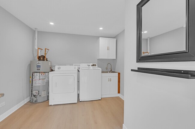 Building Photo - 1055 N Bluebonnet Ln