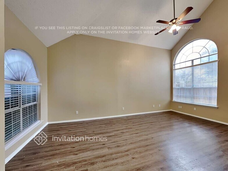 Building Photo - 2207 Bennington Dr