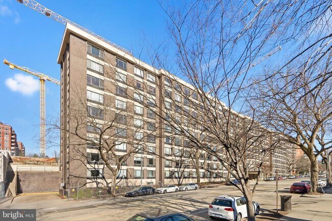 Building Photo - 2501 Calvert St NW