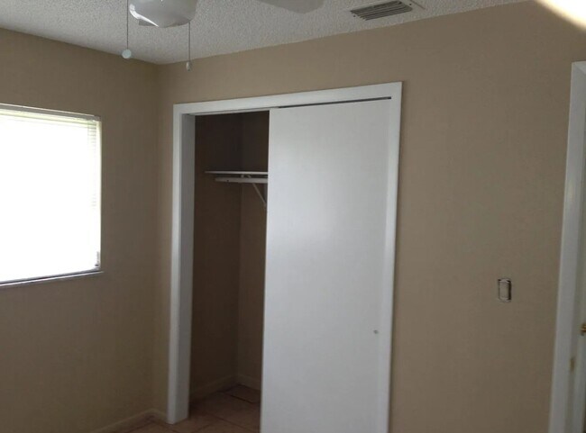 Building Photo - 2489 Hope Ave
