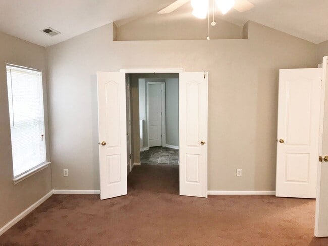 Building Photo - Oakbrooke Meadows