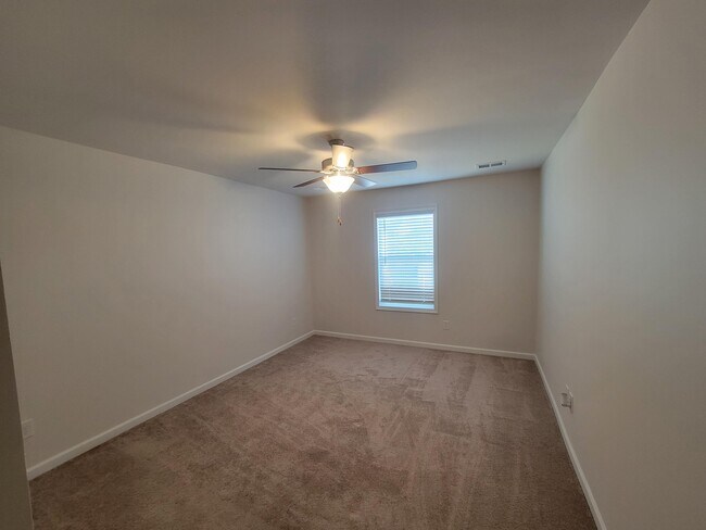 Building Photo - 166 Luxborough Ct