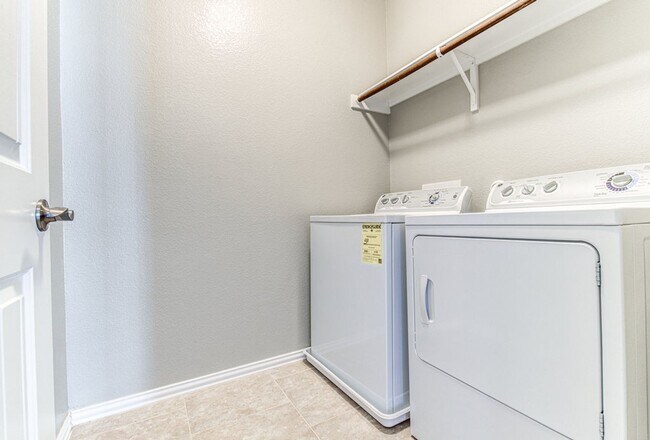 Building Photo - 508 Nogales Ln