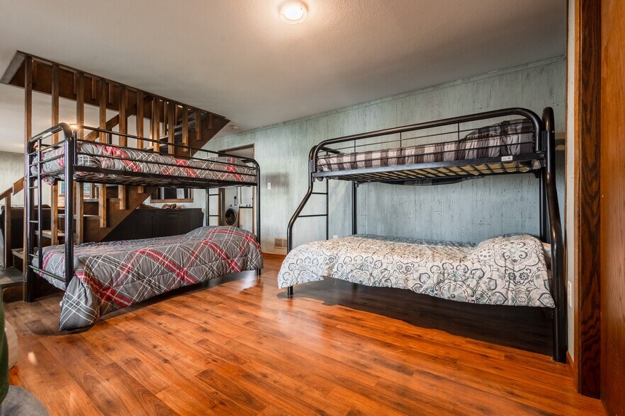 Building Photo - 6806 Sunset Strip NW