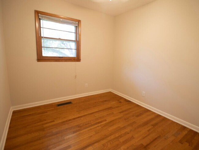 Building Photo - 2501 Brookside Ct