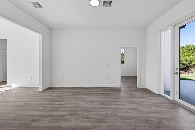 Building Photo - 511 Sweetwater Dr