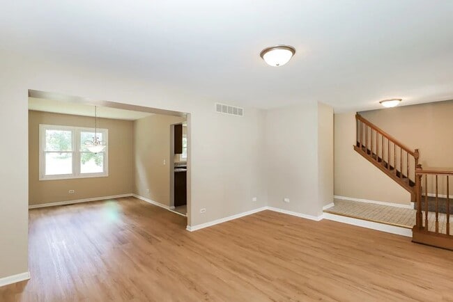 Building Photo - 130 Brookwood Ln E